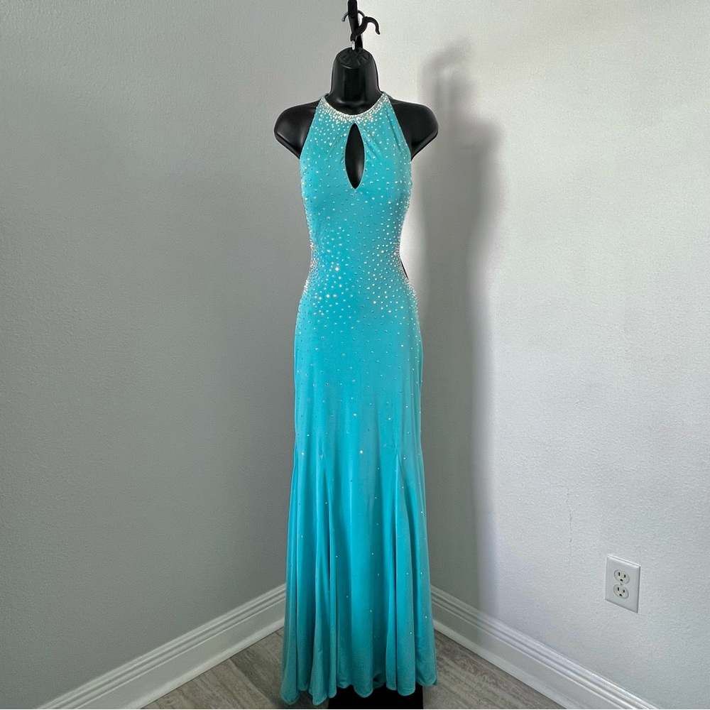 Crystal blue backless fishtail gown 🩵
